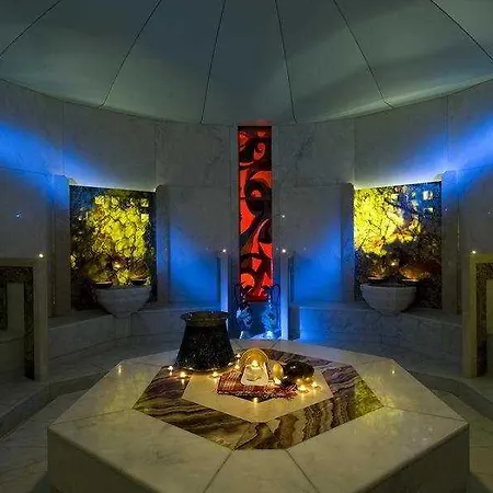 Blue Waters Club מלון 5*