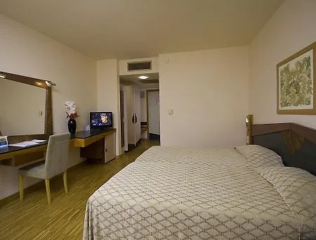 Blue Waters Club Hotel 5*