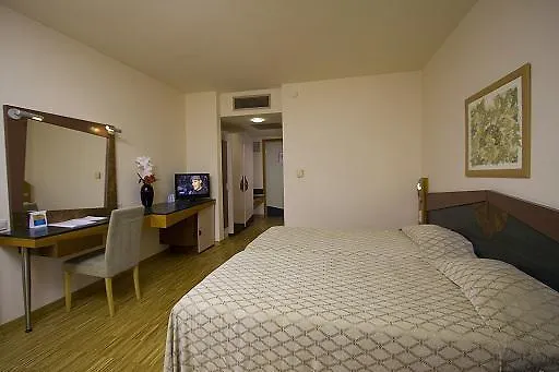 Blue Waters Club Hotel 5*