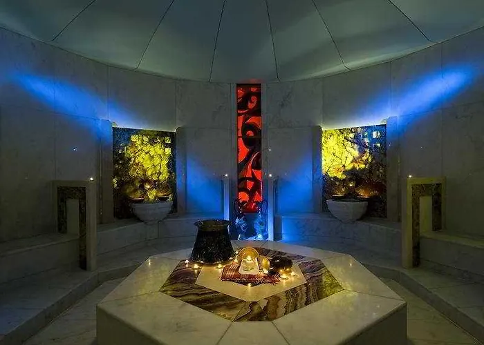 Blue Waters Club فندق 5*