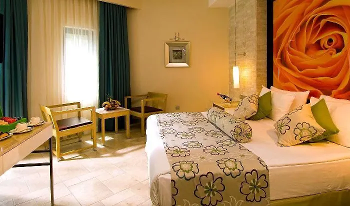 فندق Blue Waters Club 5*