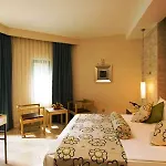 Blue Waters Club 5* Side